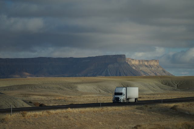 SpeedyPack long distance moving across Ontario with secure cargo protection