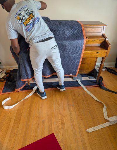 Tools: High quality moving blankets, moving bands, stretch wrap
